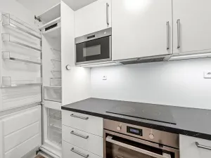 Pronájem bytu 2+kk, Praha - Strašnice, Zvěřinova, 72 m2