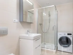 Pronájem bytu 1+kk, Praha - Karlín, Křižíkova, 28 m2