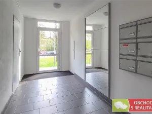 Prodej bytu 2+kk, Praha, Novodvorská, 41 m2