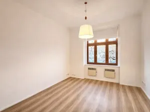Pronájem bytu 1+kk, Praha - Holešovice, Na Maninách, 22 m2