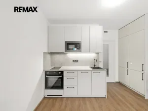Pronájem bytu 1+kk, Praha - Hloubětín, Poděbradská, 33 m2