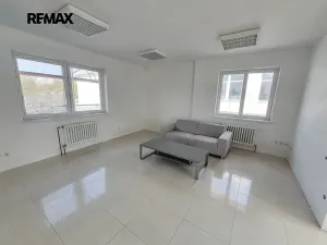 Pronájem kanceláře, Slavkov u Brna, 82 m2