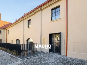 Pronájem bytu 1+kk, Praha, Bělehradská, 26 m2