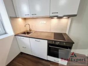 Pronájem bytu 1+kk, Praha - Vinohrady, Máchova, 29 m2