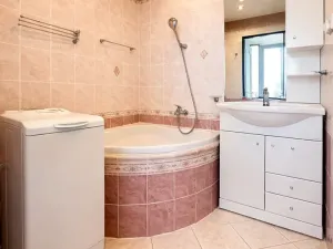 Pronájem bytu 3+1, Karlovy Vary, Gagarinova, 83 m2