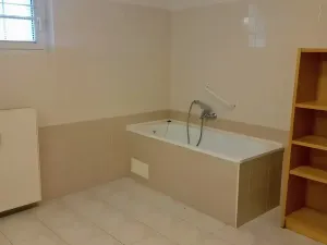 Pronájem bytu 2+kk, Karlovy Vary, Moravská, 82 m2