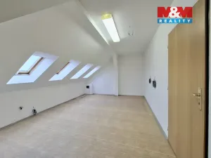 Pronájem obchodního prostoru, Chodov, Staroměstská, 220 m2