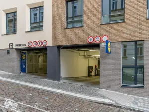 Pronájem garážového stání, Praha - Žižkov, Seifertova, 15 m2