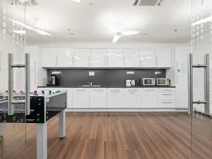 Pronájem kanceláře, Praha - Dejvice, Evropská, 1751 m2