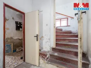 Prodej rodinného domu, Hostomice, Školní náměstí, 150 m2