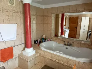 Pronájem rodinného domu, Hluk, 200 m2