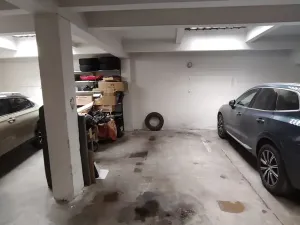 Pronájem garážového stání, Praha - Holešovice, U Pergamenky, 12 m2