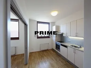 Pronájem kanceláře, Praha - Smíchov, Štefánikova, 147 m2