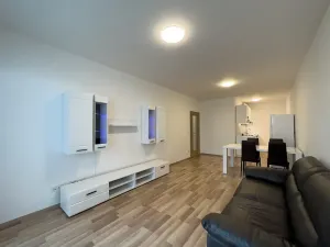 Pronájem bytu 2+kk, Praha - Strašnice, Zvěřinova, 61 m2