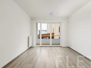 Pronájem bytu 1+kk, Praha - Vršovice, Petrohradská, 30 m2