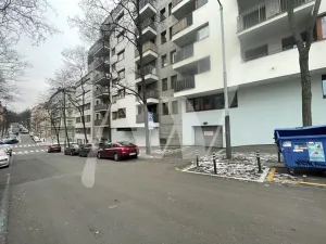 Pronájem garážového stání, Praha - Žižkov, Kališnická, 15 m2