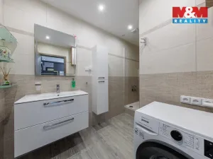 Prodej bytu 2+1, Karlovy Vary - Bohatice, Ostrovská, 68 m2