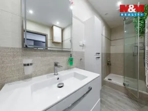 Prodej bytu 2+1, Karlovy Vary - Bohatice, Ostrovská, 68 m2