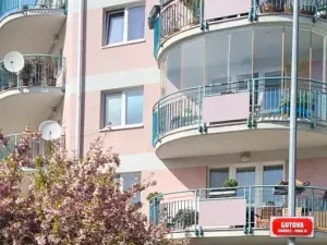 Pronájem garážového stání, Praha - Strašnice, Gutova, 20 m2