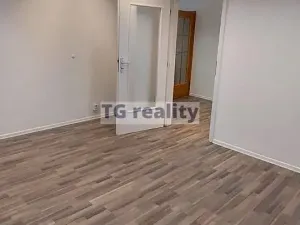 Pronájem kanceláře, Praha - Kobylisy, Nad Šutkou, 58 m2