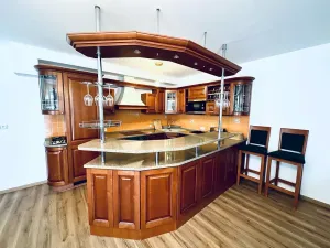 Prodej bytu 4+kk, Karlovy Vary, Zámecký vrch, 177 m2