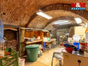 Prodej bytu 3+1, Kroměříž, Husovo náměstí, 92 m2