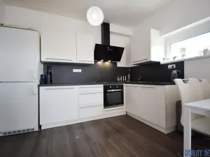 Pronájem bytu 2+kk, Praha - Štěrboholy, Kryšpínova, 60 m2