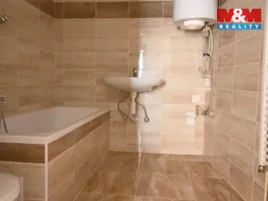 Pronájem bytu 1+1, Jaroměř, nám. Československé armády, 50 m2