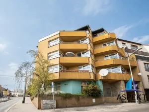 Pronájem obchodního prostoru, Praha - Kobylisy, U třešňovky, 224 m2
