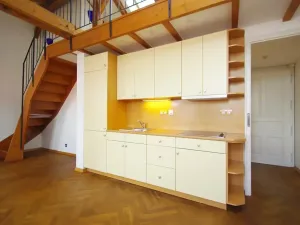 Pronájem atypického bytu, Praha - Karlín, Za Poříčskou bránou, 61 m2