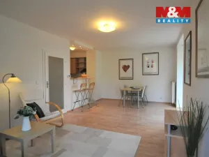 Pronájem bytu 2+kk, Praha, U kříže, 66 m2
