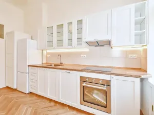 Pronájem bytu 3+1, Praha - Malá Strana, Karmelitská, 95 m2
