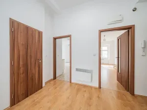 Pronájem bytu 2+kk, Praha - Vršovice, Vršovická, 48 m2