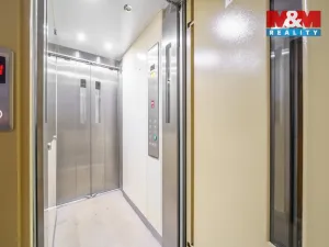Prodej bytu 3+1, Karlovy Vary - Stará Role, Fibichova, 66 m2