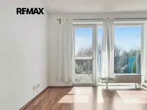 Pronájem bytu 1+1, Praha - Kyje, Sicherova, 41 m2