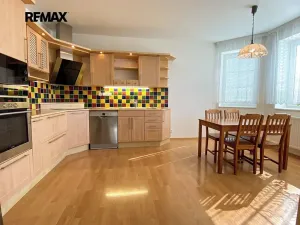 Pronájem bytu 3+kk, Vestec, Ve Stromkách, 110 m2
