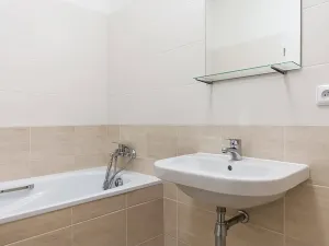 Pronájem bytu 2+kk, Praha - Vršovice, Karpatská, 43 m2