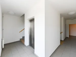 Pronájem bytu 2+kk, Praha - Uhříněves, Saturnova, 45 m2