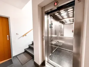 Pronájem bytu 2+kk, Praha - Vršovice, Pod stupni, 60 m2