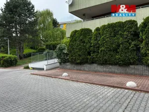 Pronájem garážového stání, Praha - Troja, Vřesová, 15 m2