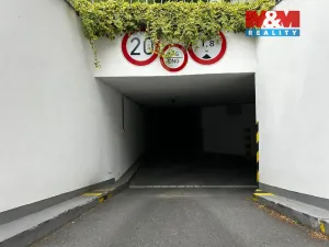 Pronájem garážového stání, Praha - Troja, Vřesová, 15 m2