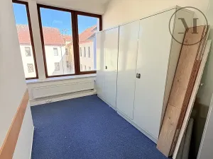 Pronájem kanceláře, České Budějovice, Nádražní, 180 m2