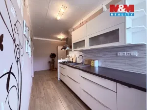 Prodej bytu 2+1, Klášterec nad Ohří - Miřetice u Klášterce nad Ohří, Jana Ámose Komenského, 62 m2
