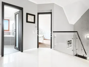 Pronájem rodinného domu, Praha - Křeslice, Pod ovčínem, 260 m2