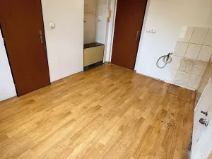Prodej bytu 2+1, Karlovy Vary, Nejdecká, 55 m2
