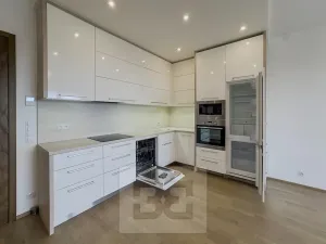 Pronájem bytu 2+kk, Praha - Holešovice, Sanderova, 59 m2