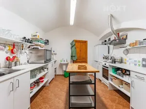 Prodej podílu restaurace, Štíty, nám. Míru, 59 m2