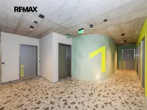 Pronájem bytu 1+kk, Praha - Radlice, U Komína, 37 m2
