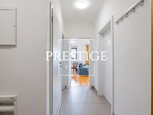 Pronájem bytu 2+kk, Praha - Karlín, Nekvasilova, 67 m2