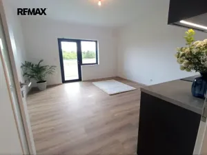 Pronájem bytu 1+kk, Praha - Uhříněves, Douchova, 35 m2